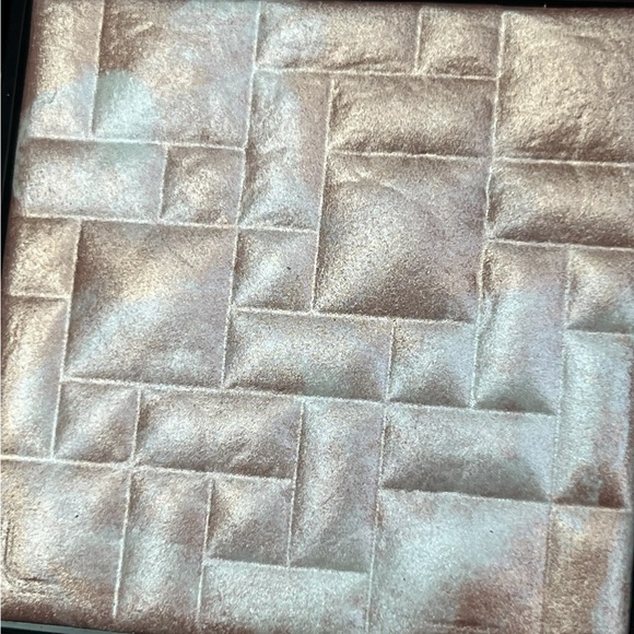 Bobbi Brown Highlighting Powder - Picture 4 of 16